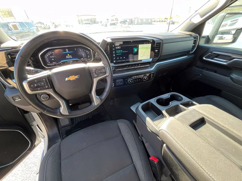 Used 2025 Summit White Chevrolet LT image 10
