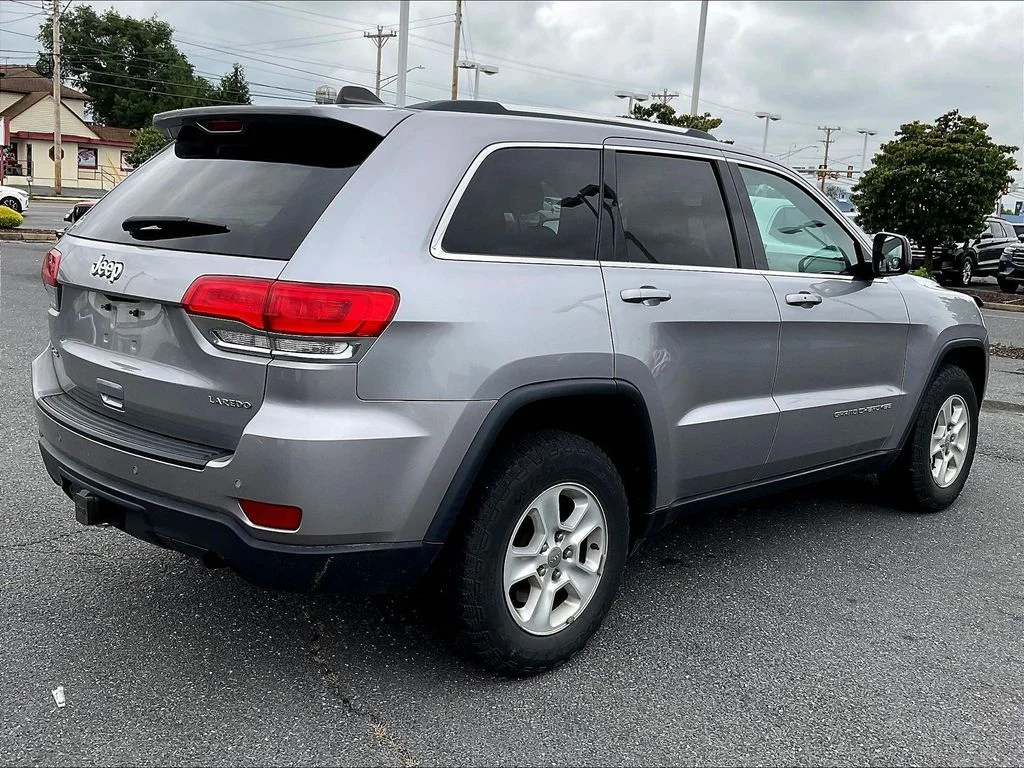 Used 2016 Silver Jeep Laredo image 4