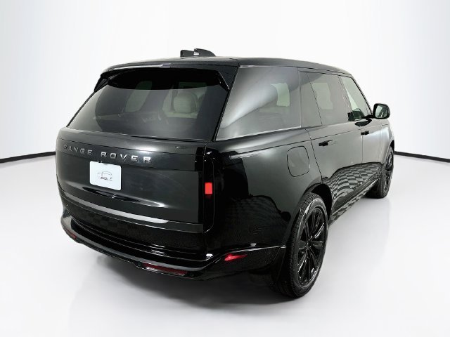 New 2027 Black Land Rover SE image 5