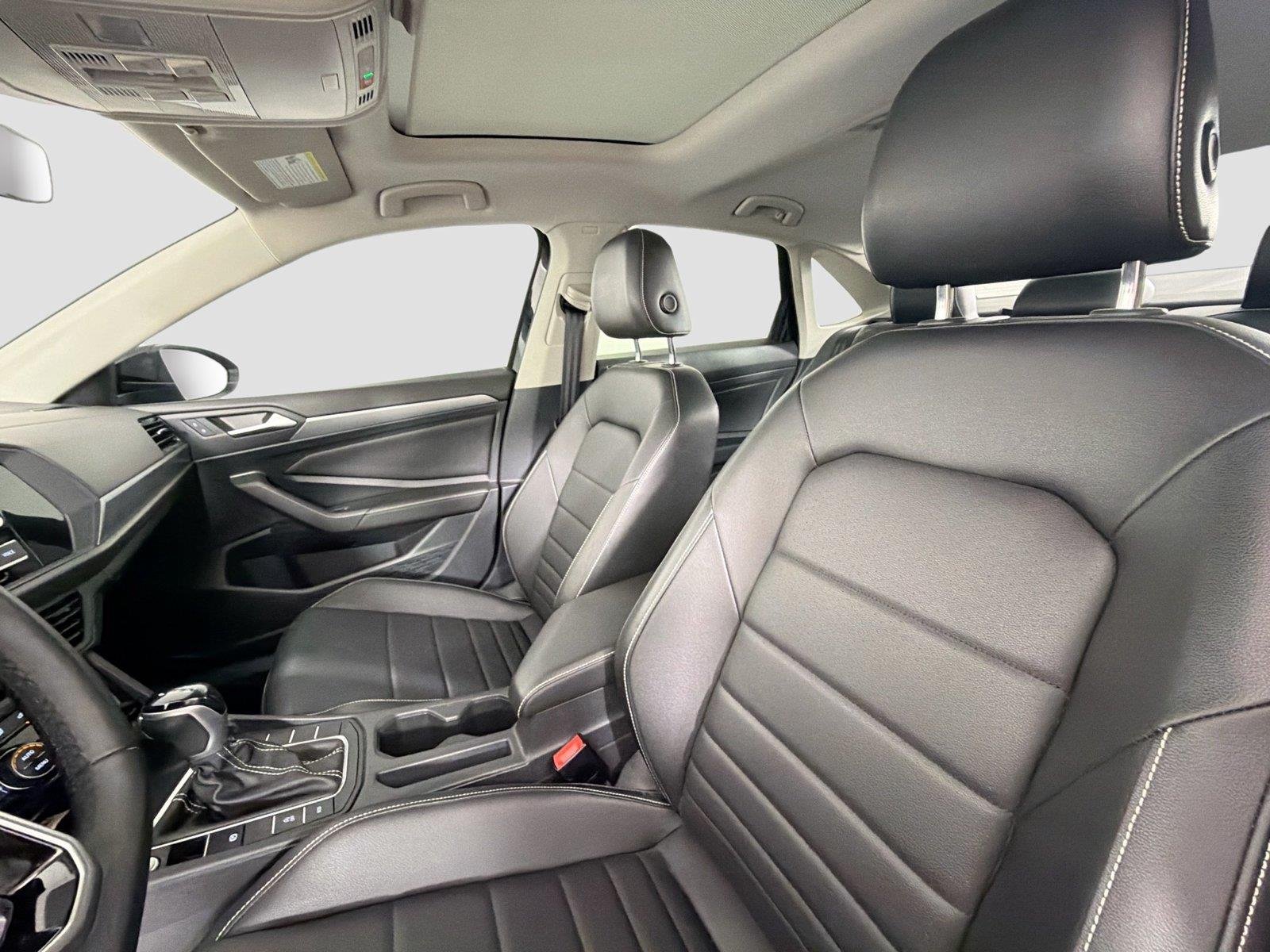 Used 2022 Deep Black Pearl Volkswagen SE image 19