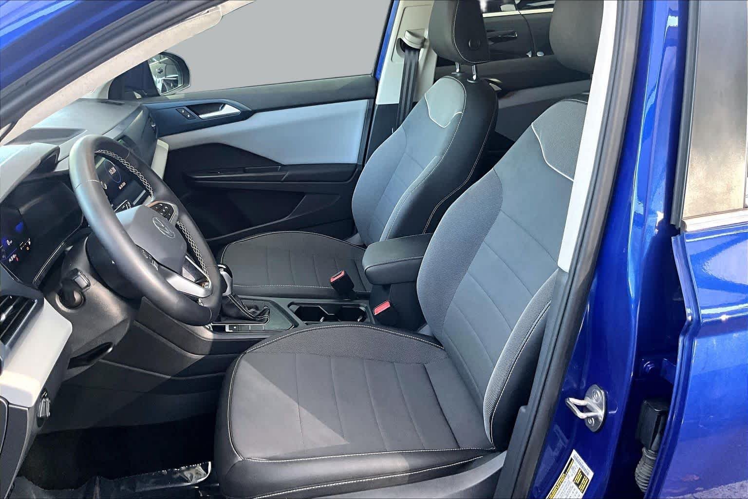 Certified Used 2023 Dusk Blue Metallic Volkswagen SE image 9