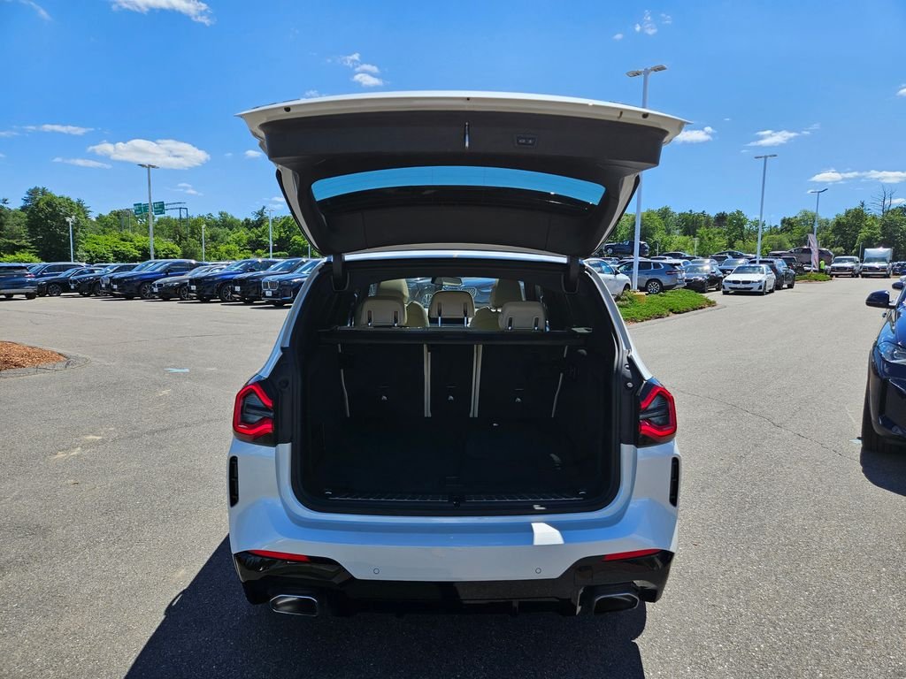 Used 2023 Mineral White Metallic BMW xDrive30i image 11
