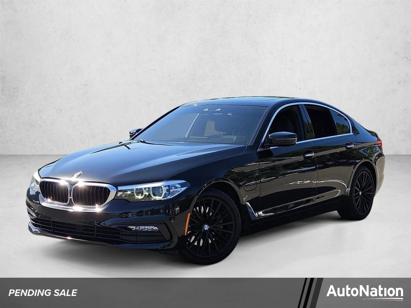 2018 BMW 5 Series 530e iPerformance Sedan's photo