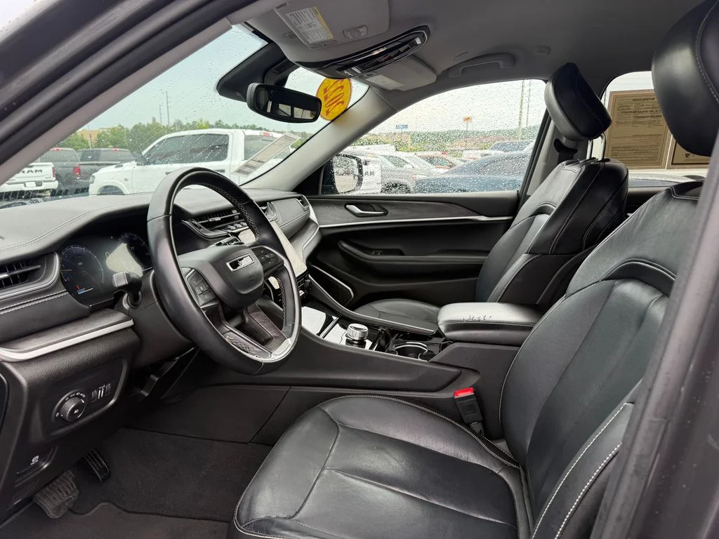 Used 2022 Gray Jeep Limited image 4