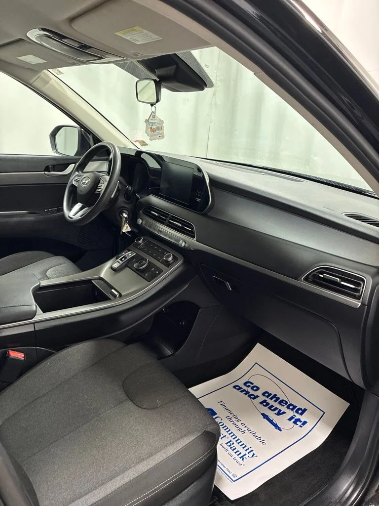 Used 2022 Black Hyundai SE image 29