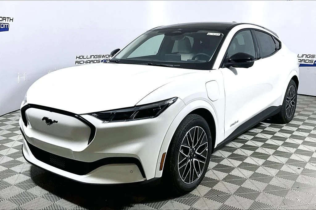New 2026 Star White Metallic Tri-coat Ford Premium image 1
