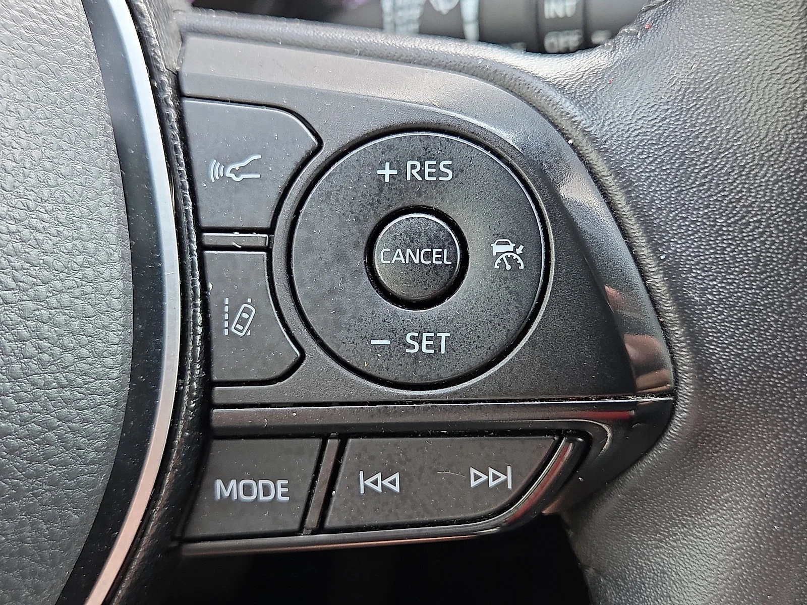 Used 2022 Magnetic Gray Metallic Toyota XLE Premium image 22