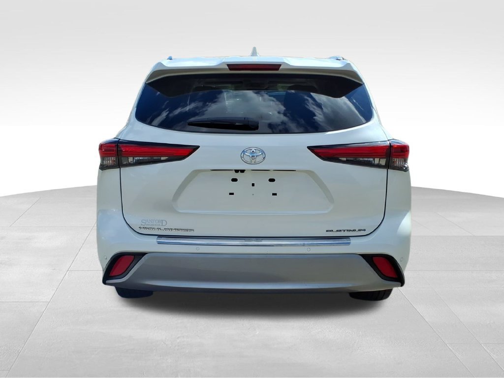 Used 2020 Blizzard Pearl Toyota Platinum image 23