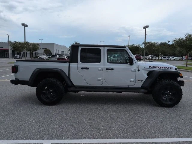 Used 2023 Silver Jeep Mojave image 3