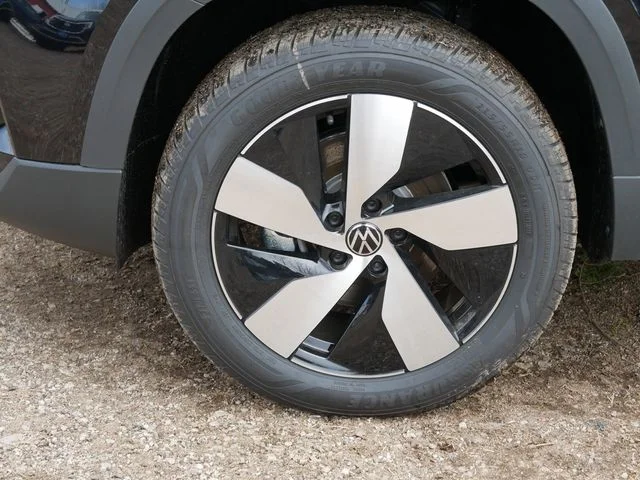 New 2026 Black Volkswagen 1.5T S image 5