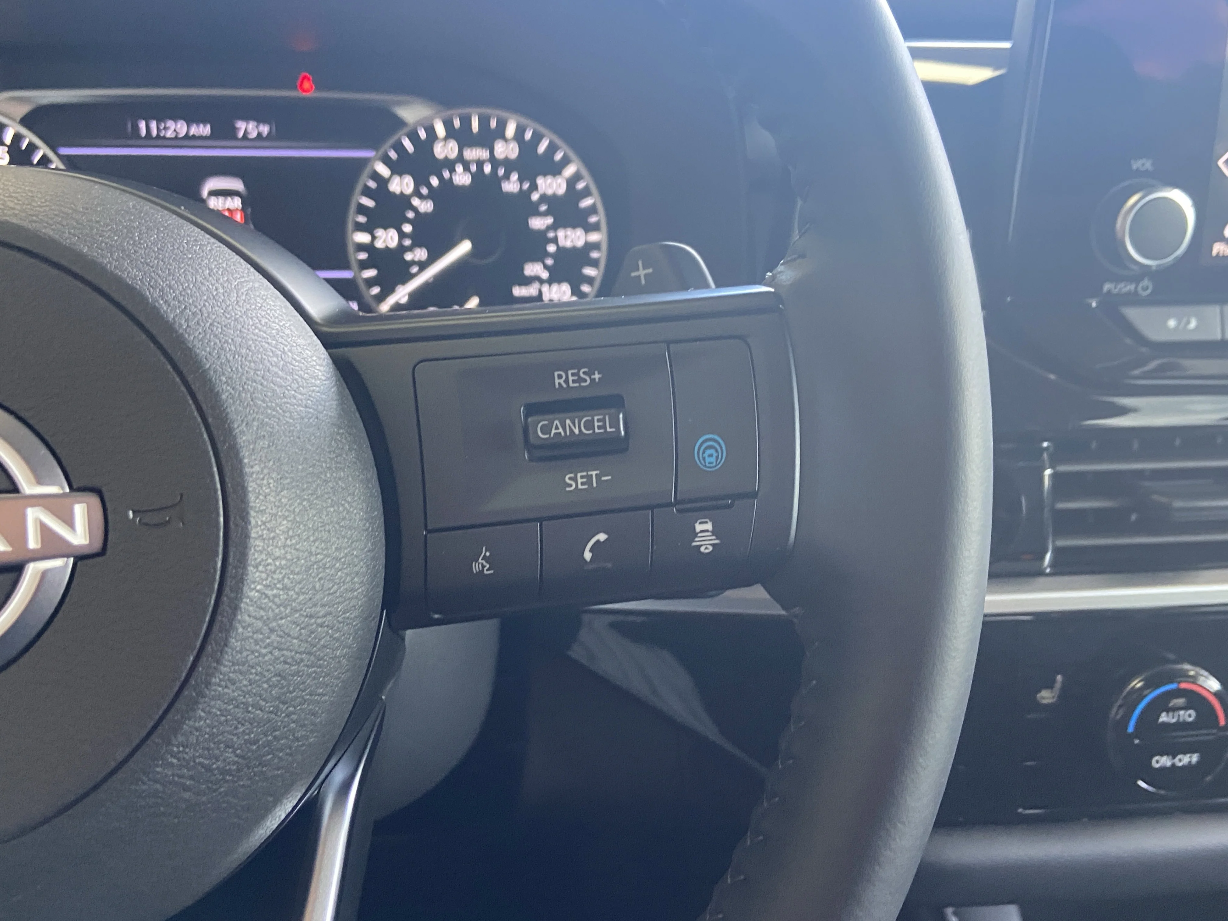 2025 Nissan Pathfinder SV - Photo 19