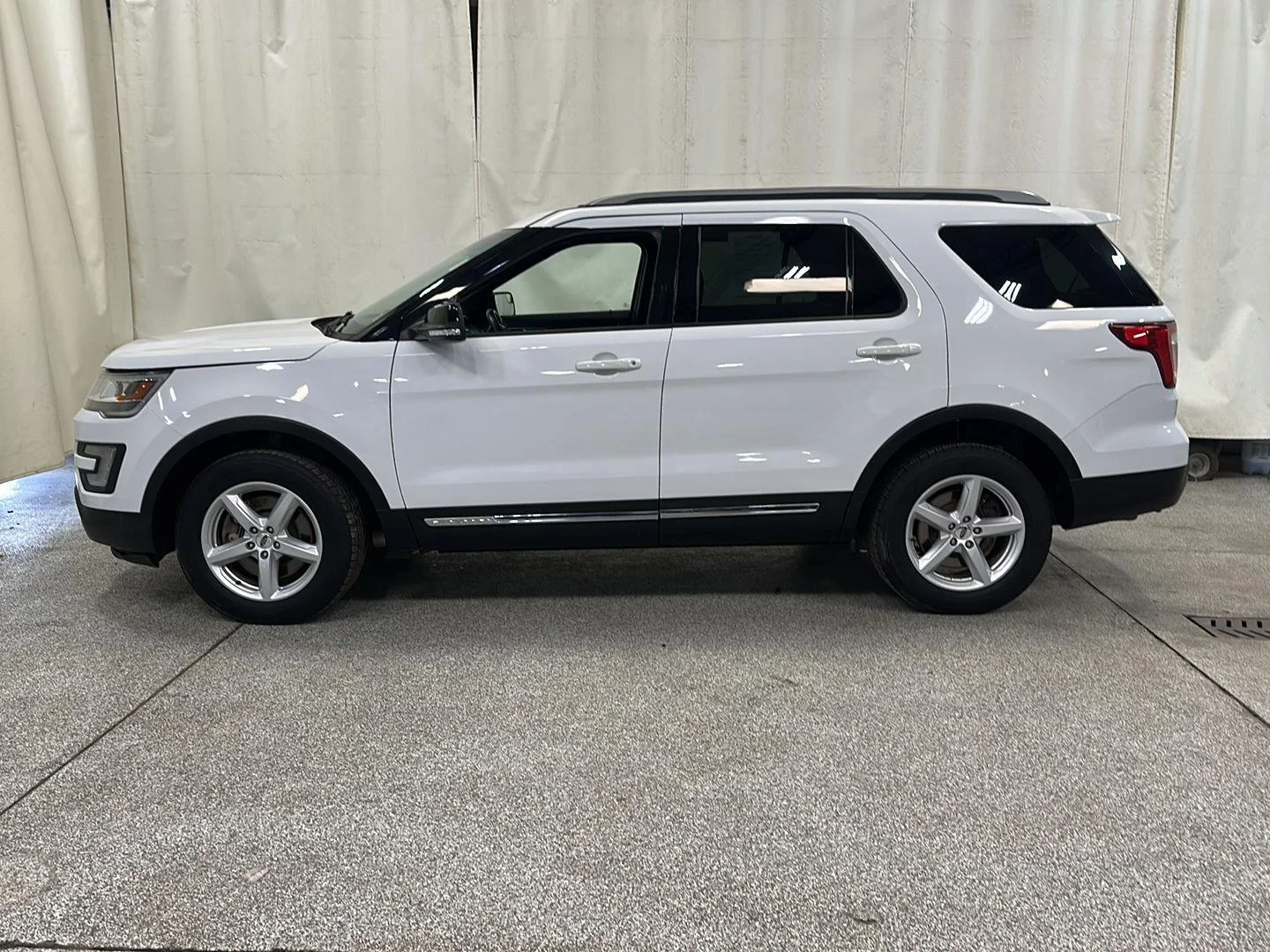 Used 2017 Ford Explorer XLT with VIN 1FM5K8DH6HGA57803 for sale in Waconia, Minnesota