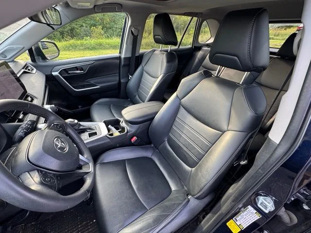 Used 2024  Toyota XLE Premium image 15