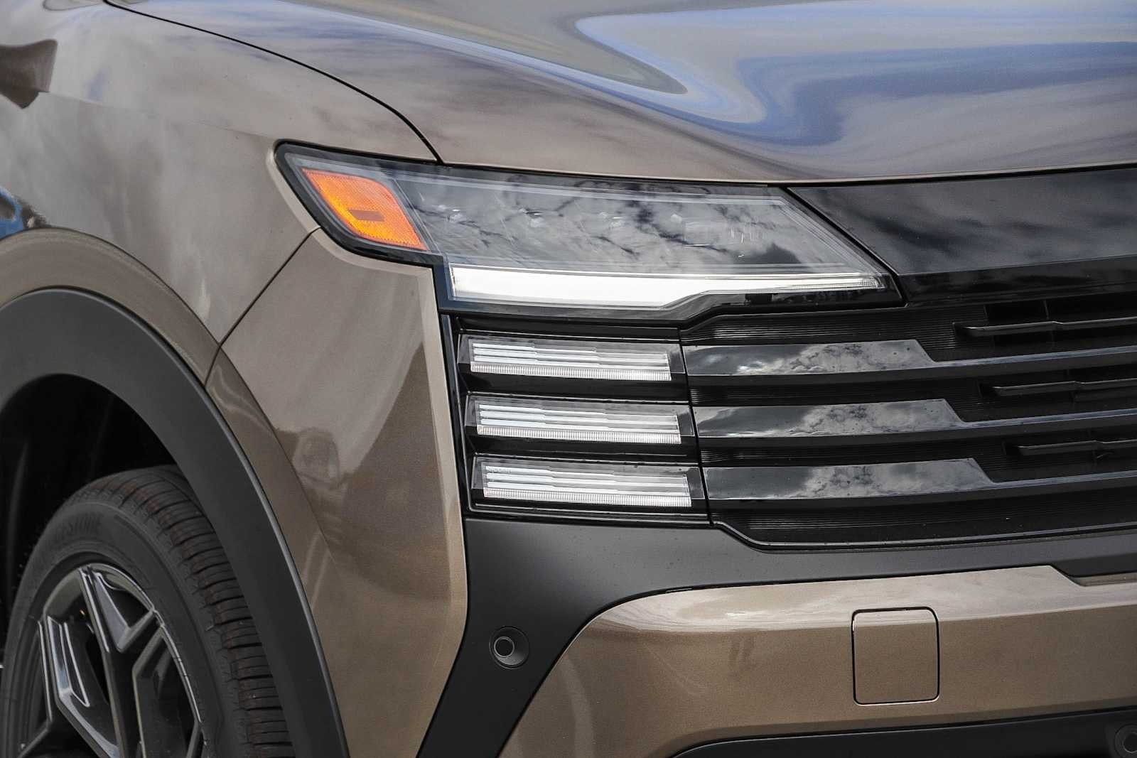 New 2027 Canyon Bronze Metallic Nissan SR image 4