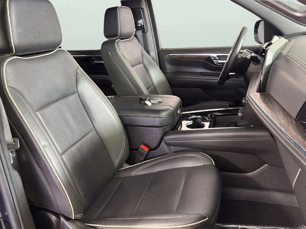 2025 Chevrolet Suburban Premier - Photo 36