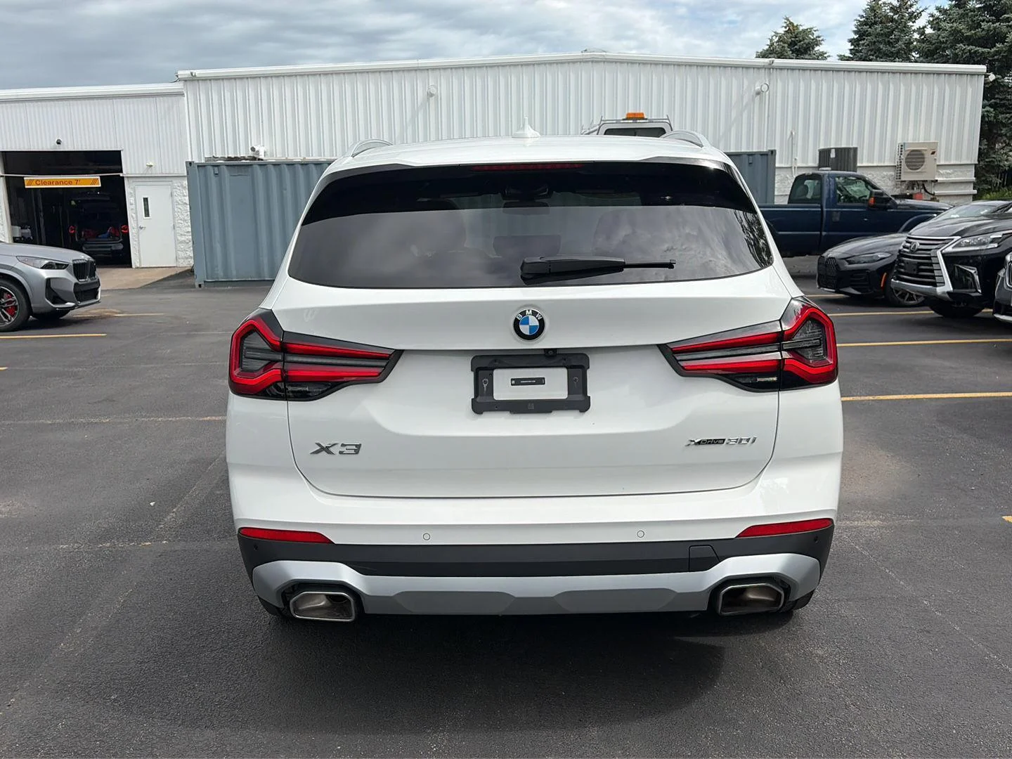 Used 2024 Alpine White BMW xDrive30i image 3