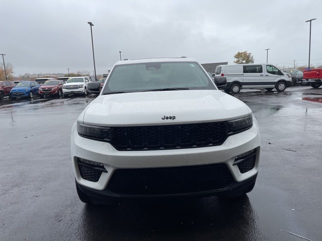 2025 Jeep Grand Cherokee Limited photo 3