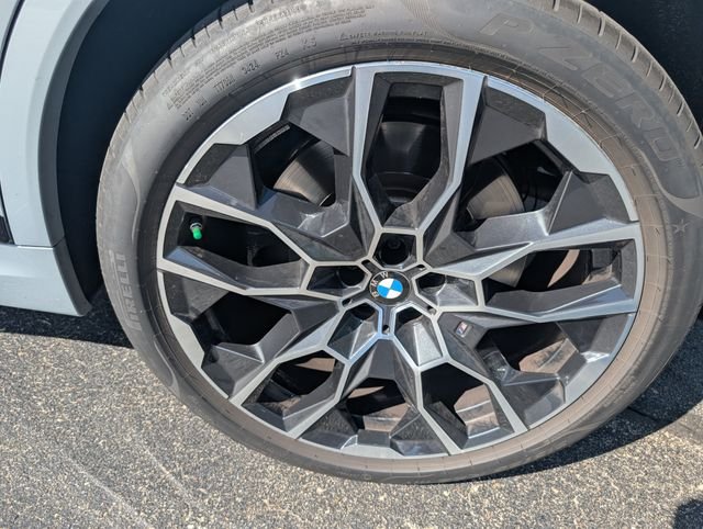Used 2025 Gray Metallic BMW M60i image 11