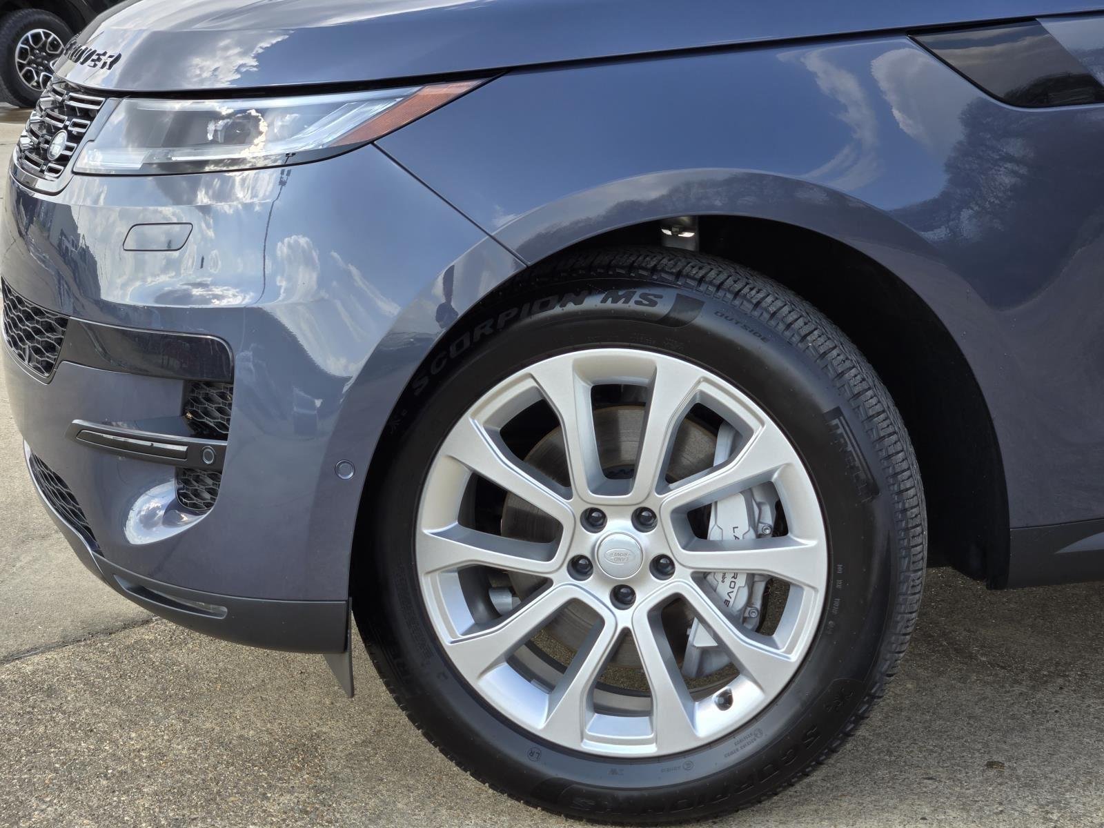 Used 2025 Varesine Blue Metallic Land Rover SE image 7