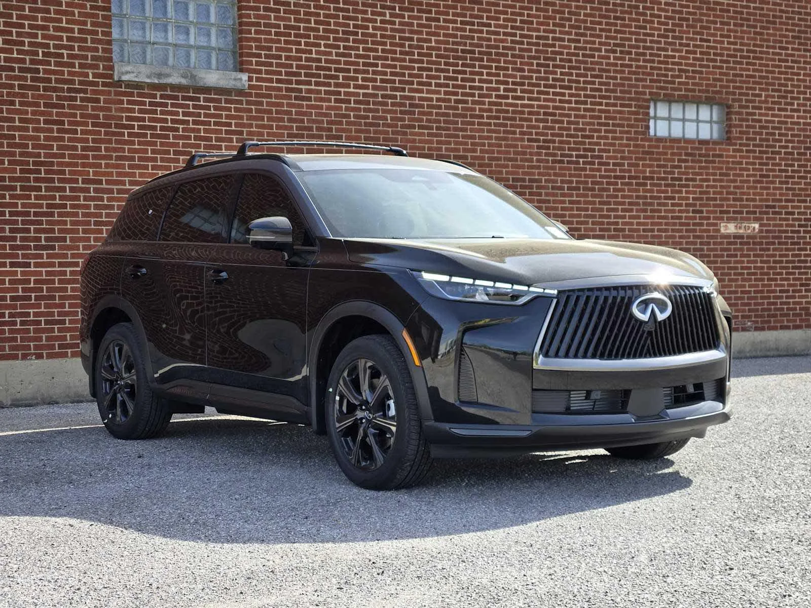 Certified Used 2026 Mineral Black/Graphite Shadow INFINITI AUTOGRAPH image 2