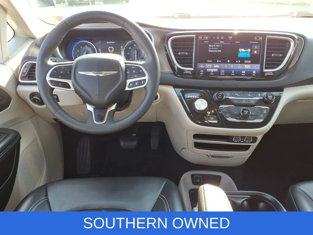 Used 2023 White Chrysler Touring L image 7