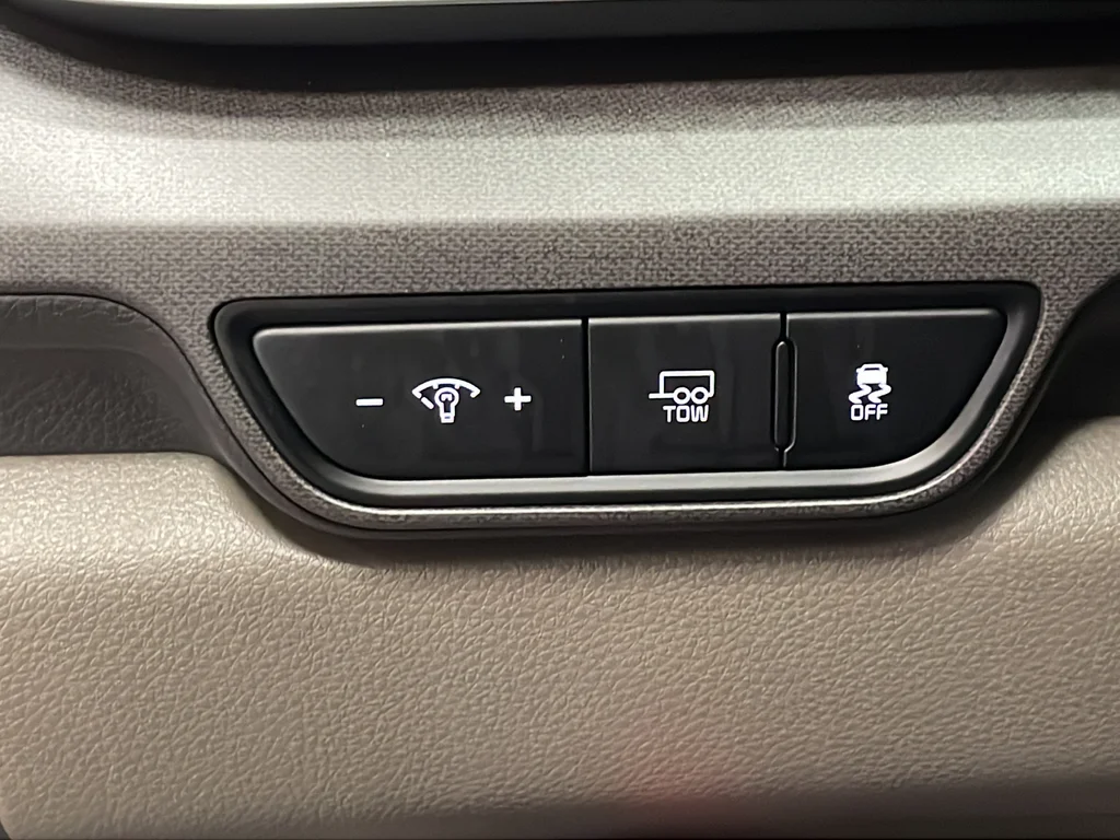 Used 2025 White Kia EX image 28