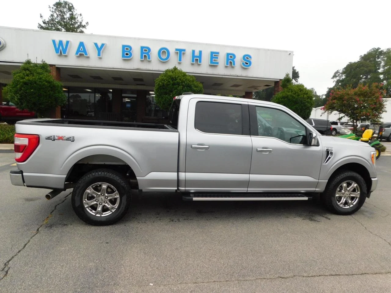 Used 2023 Iconic Silver Metallic Ford LARIAT 4WD SUPERCREW 6.5 ft image 1
