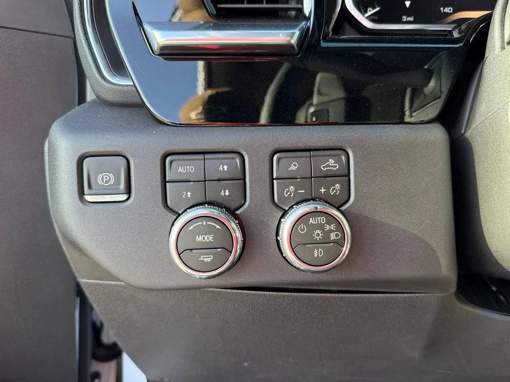 New 2026 Glacier White Tricoat GMC SLT image 30