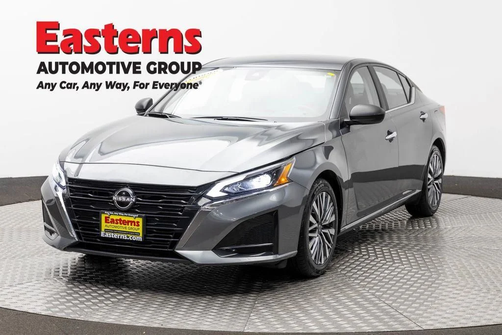 Used 2025 Gray Nissan 2.5 SV image 1