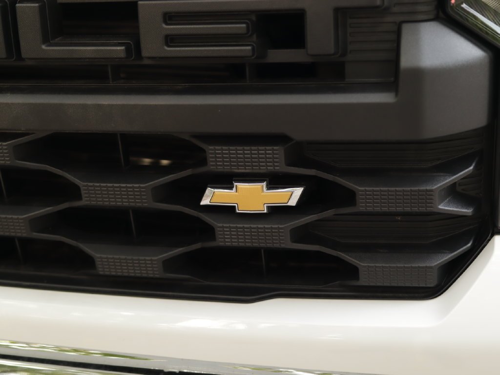 Used 2025 Summit White Chevrolet WT image 27
