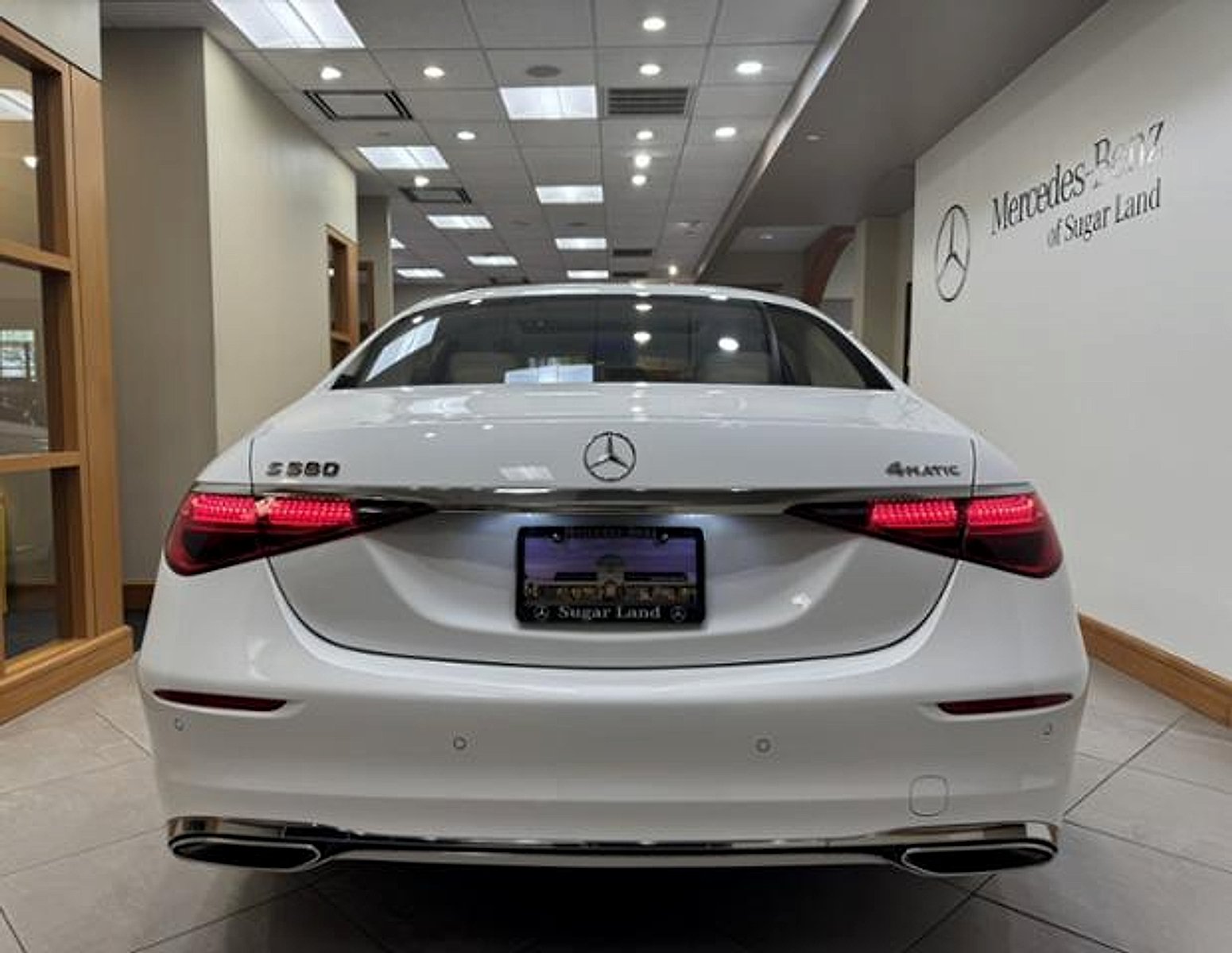 Certified Used 2026 MANUFAKTUR Moonlight White Metallic Mercedes-Benz 4MATIC® image 4