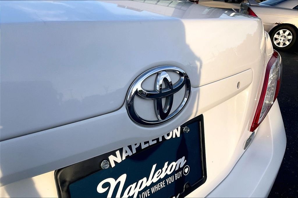 Used 2007 White Toyota Base image 7