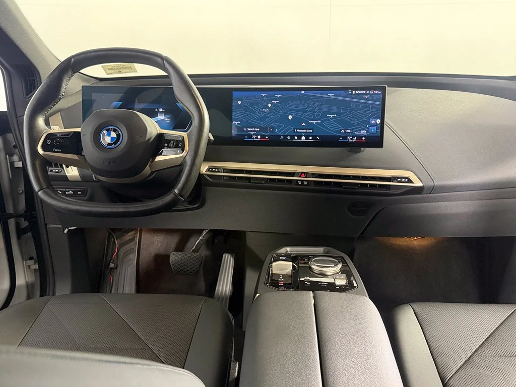 Used 2024 White BMW xDrive50 image 13