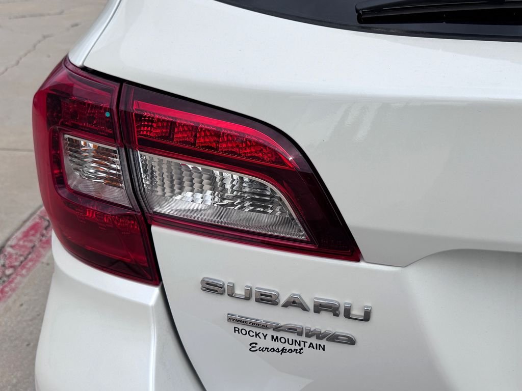 Used 2018 White Subaru 2.5i image 9