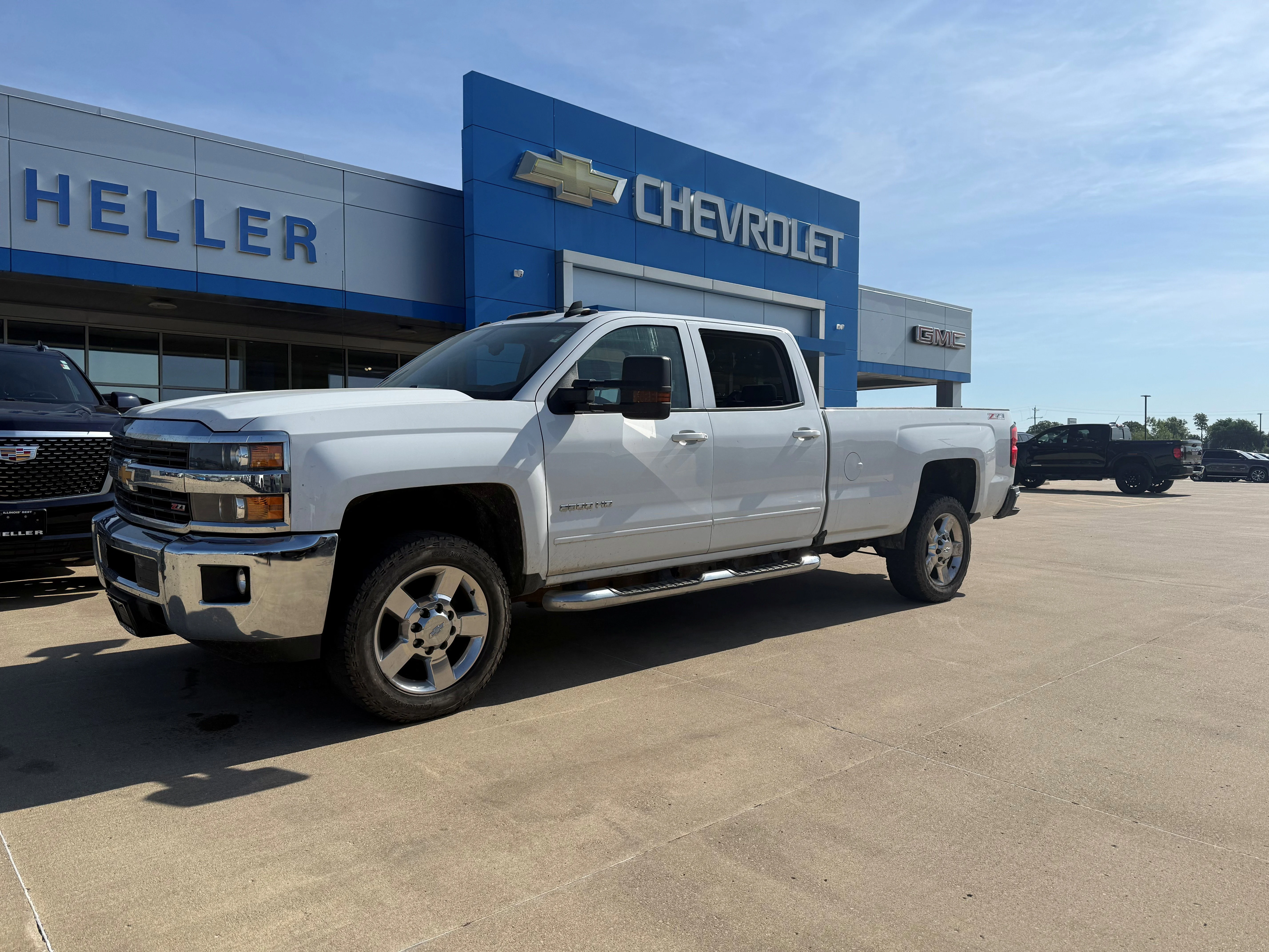 Used 2017 SUMMIT WHITE Chevrolet LT image 3