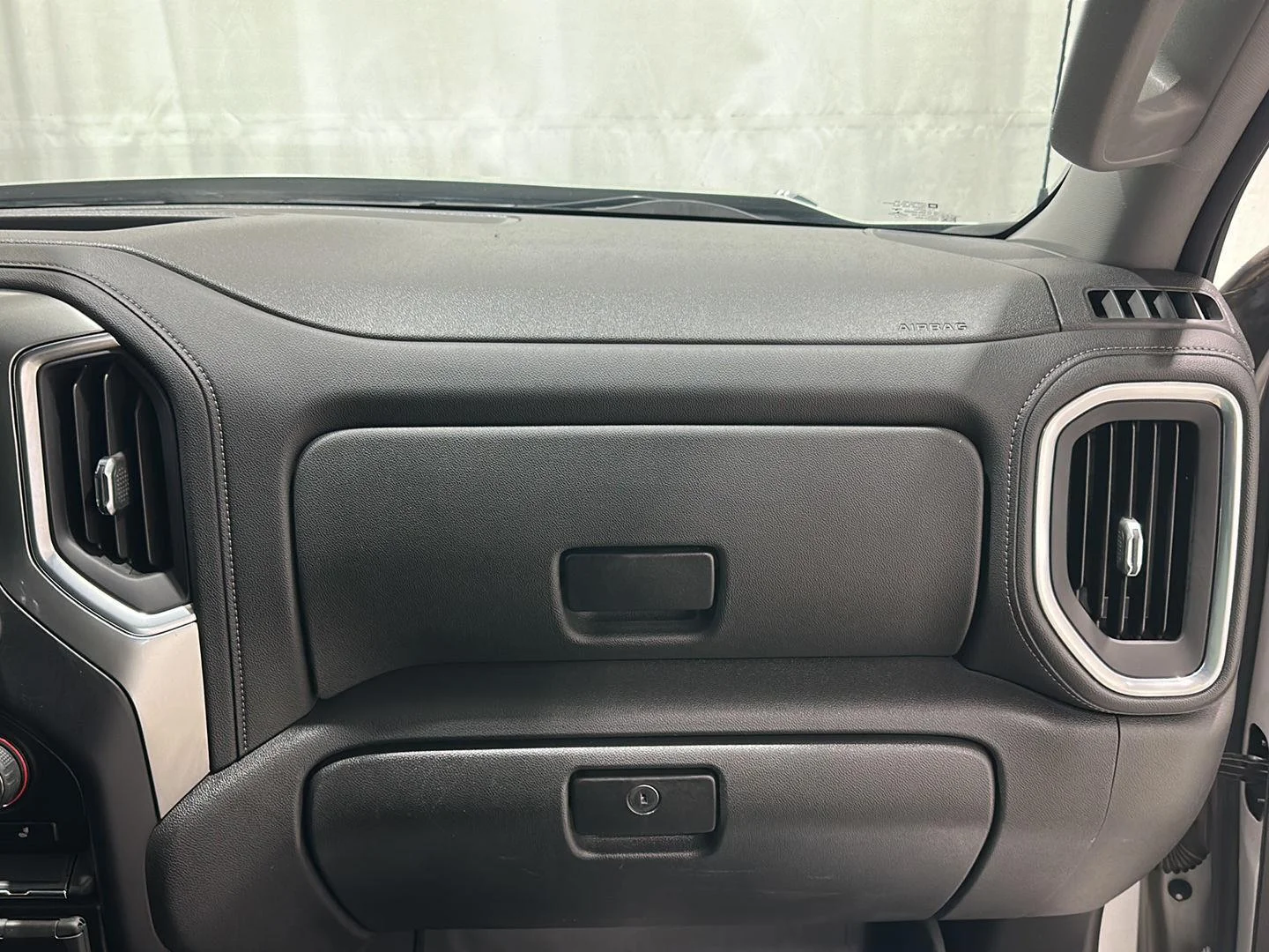 Used 2021 SILVER ICE METALLIC Chevrolet LT image 26