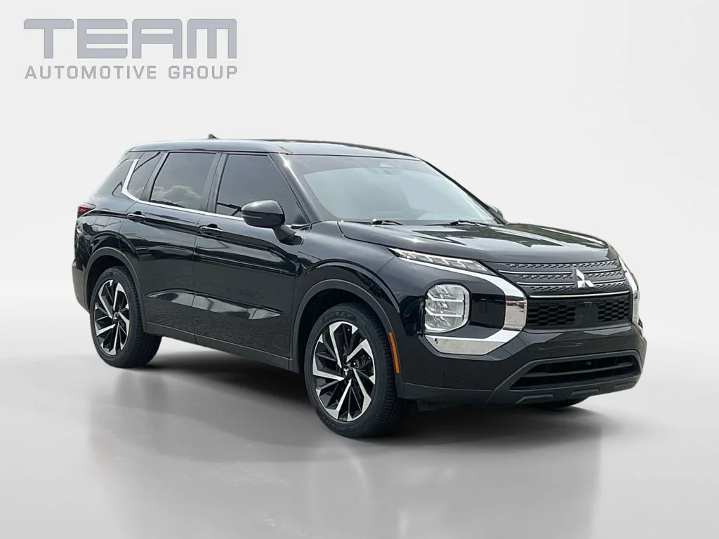 Used 2022 Black Mitsubishi ES image 1