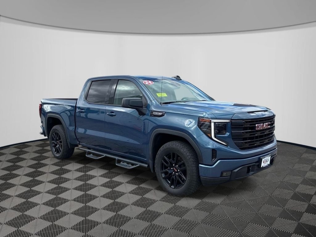 Used 2024  GMC Elevation image 3