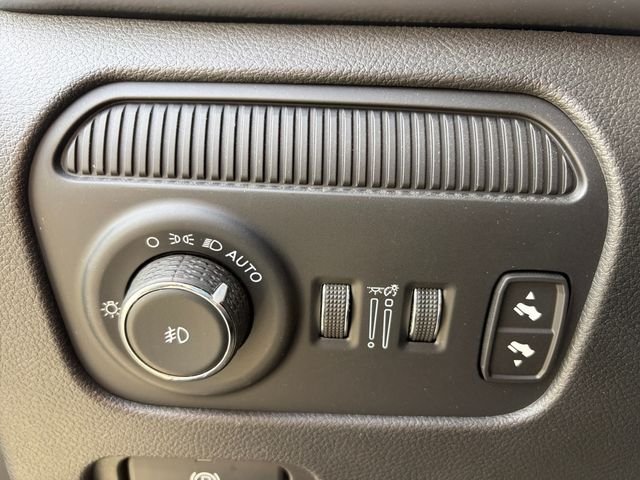 Used 2024 White Jeep Series II image 29