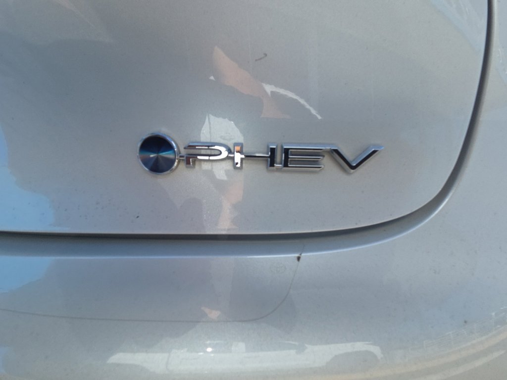Used 2025 Pearl Toyota SE image 10