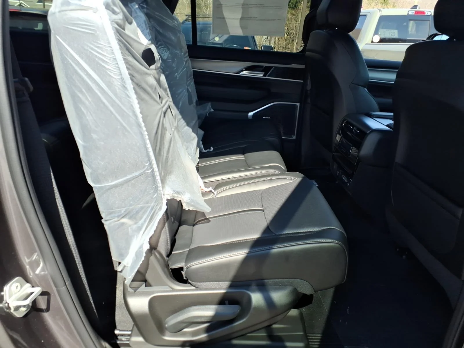 New 2026 Baltic-Gray Metallic Clear-Coat Exterior Paint Jeep Limited Altitude image 5
