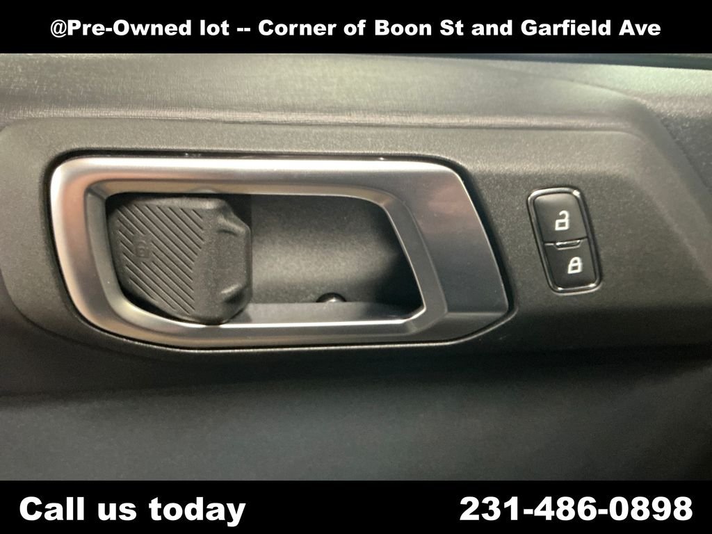 Used 2024 Silver Ford Badlands image 16