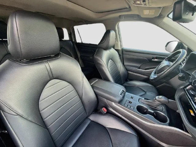 Certified Used 2023  Toyota XLE image 32