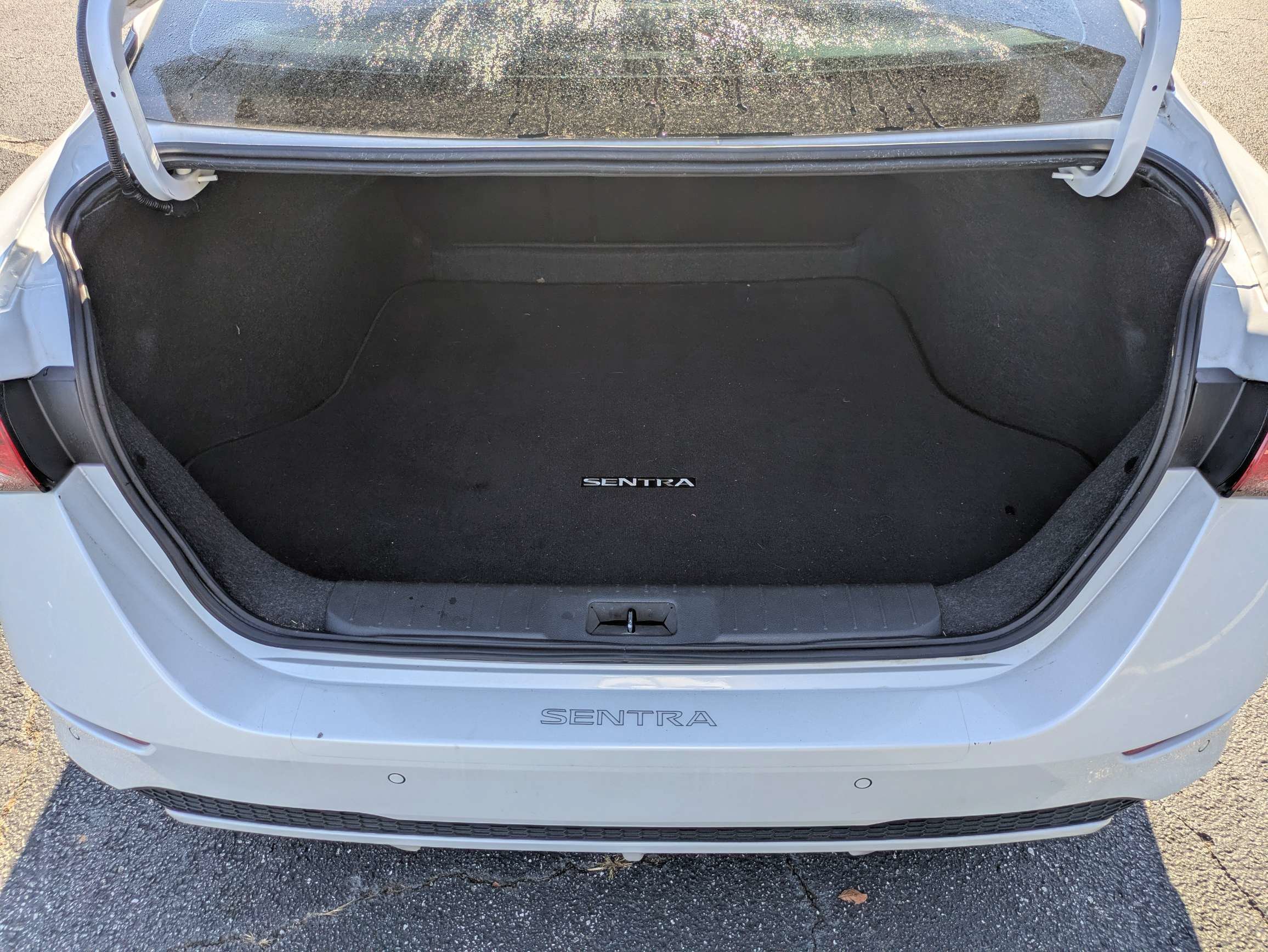 Used 2024 White Nissan SV image 9