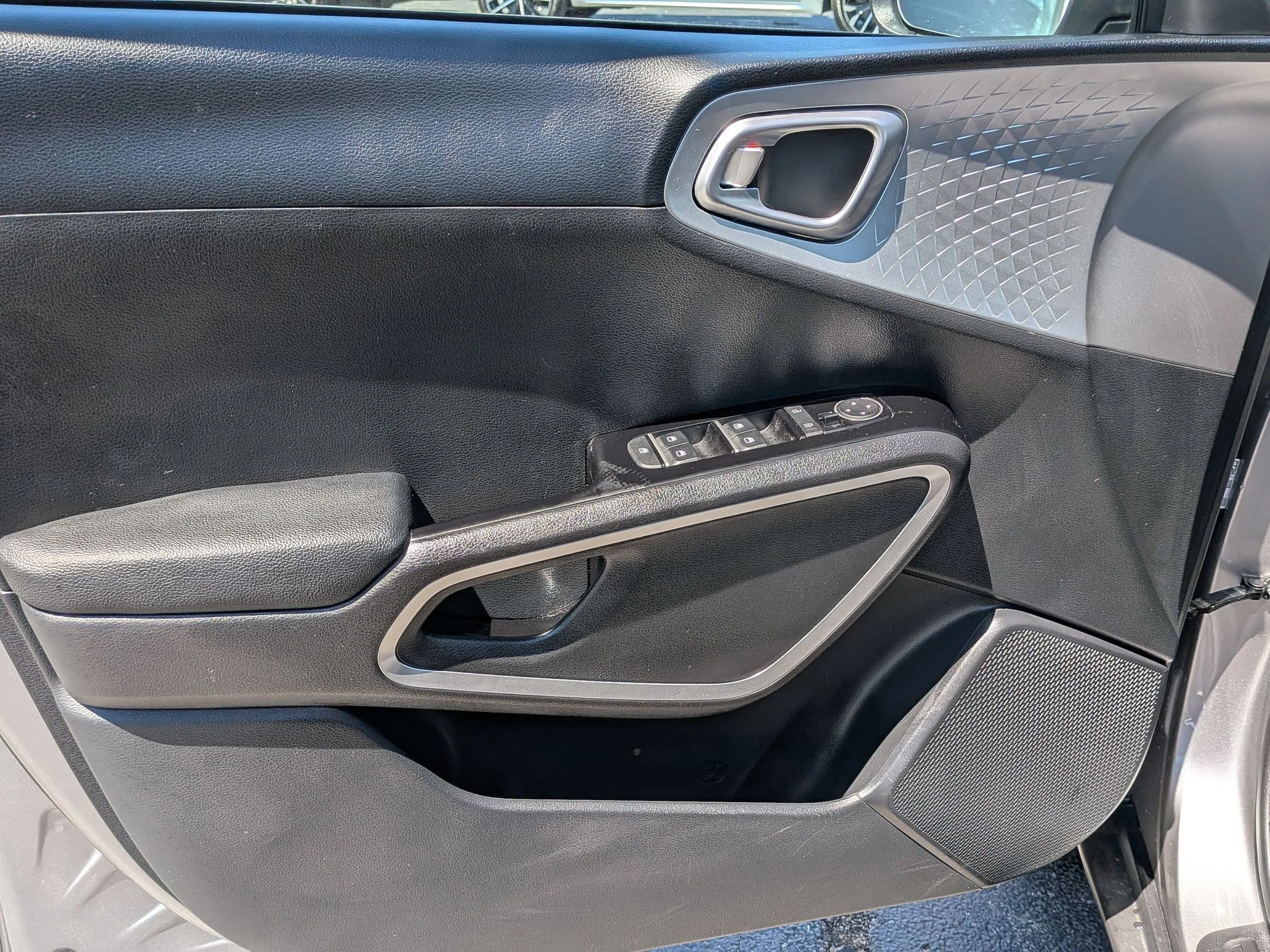 Used 2025 Steel Gray Kia LX image 9