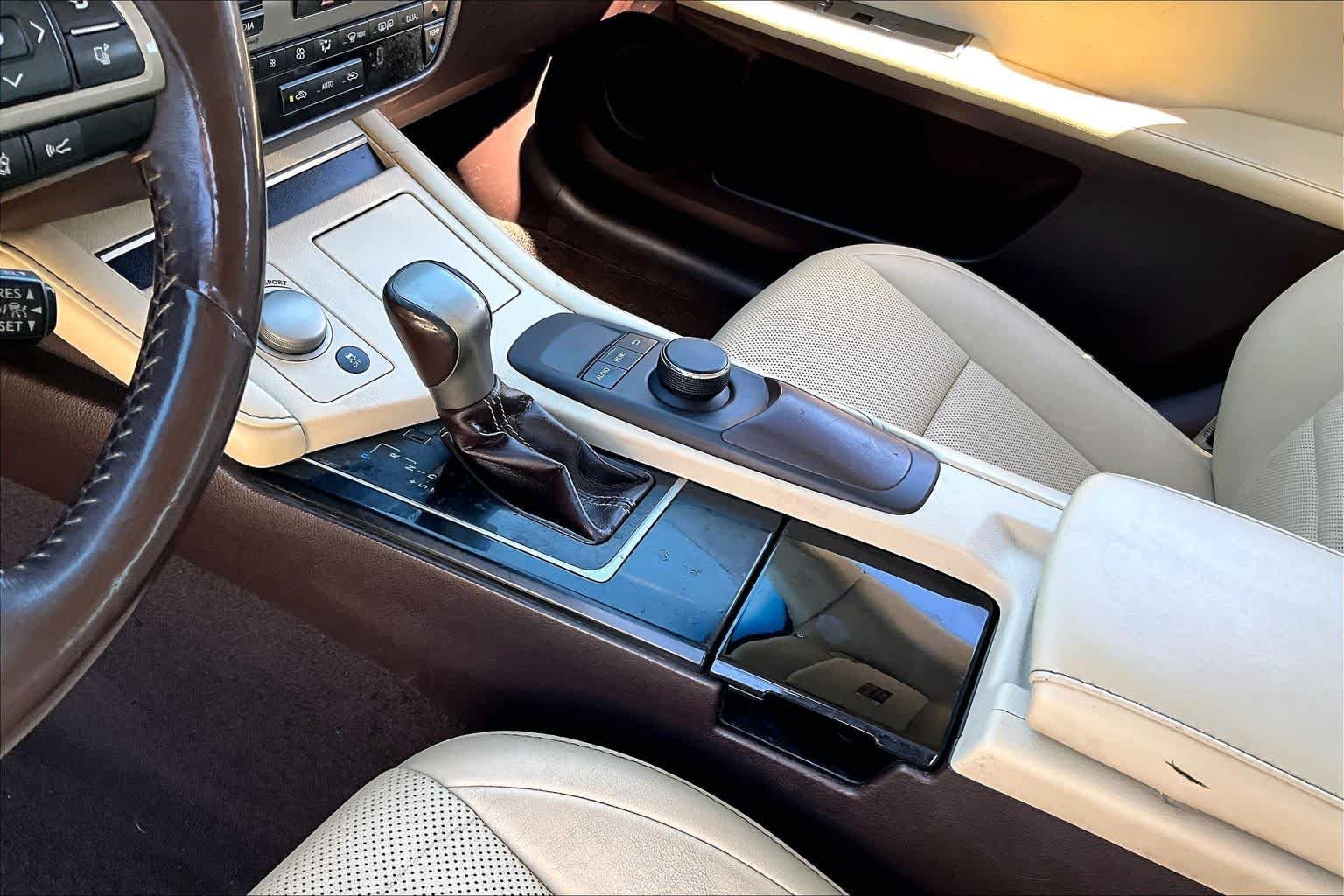 Used 2018 Nightfall Mica Lexus  image 14