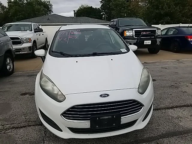Used 2019 White Ford SE image 8