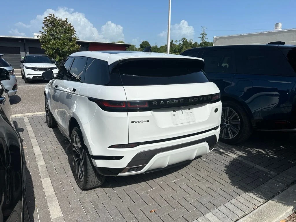 Used 2023 White Land Rover R-Dynamic SE image 5