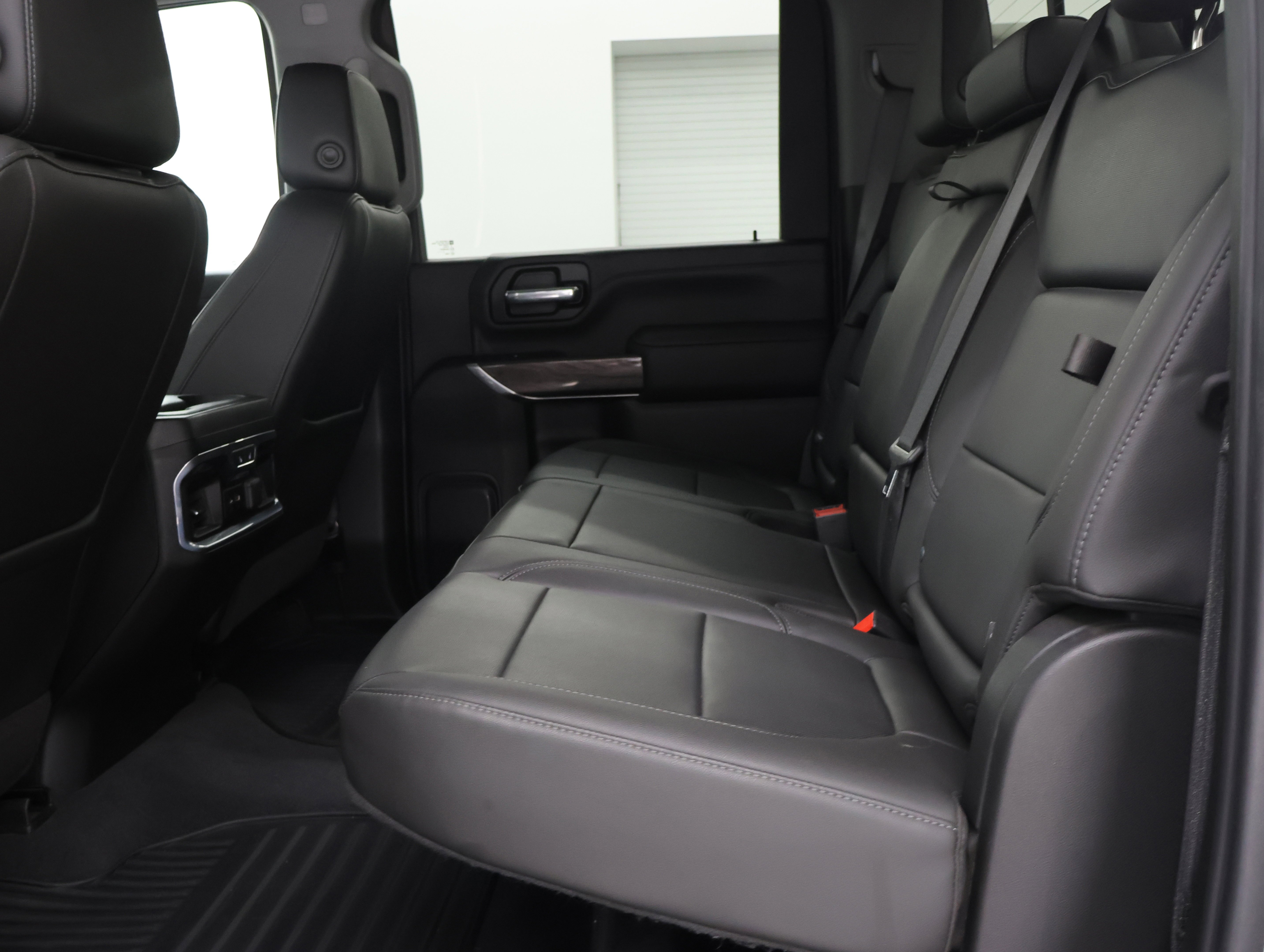Used 2020 Silver Ice Metallic Chevrolet LTZ: CREW-SHORT-LTZ-Z71-DIESEL-4WD-NAV-HEAT/COOL SEATS-1 OWNER image 9