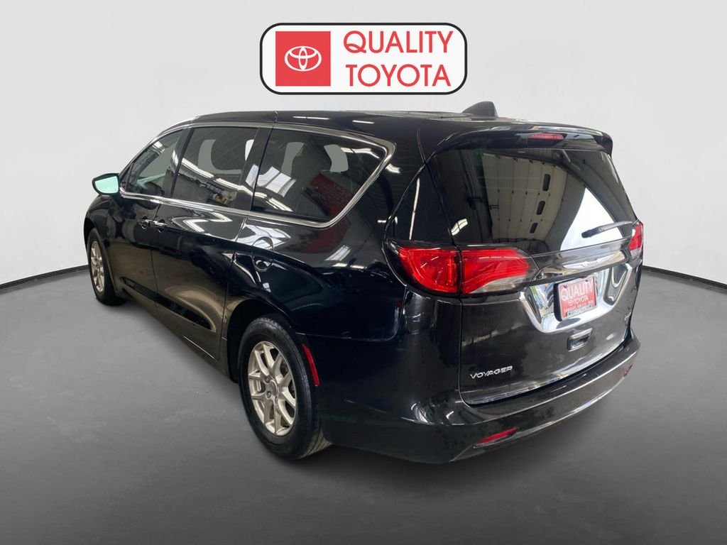 Used 2024 Black Chrysler LX image 4